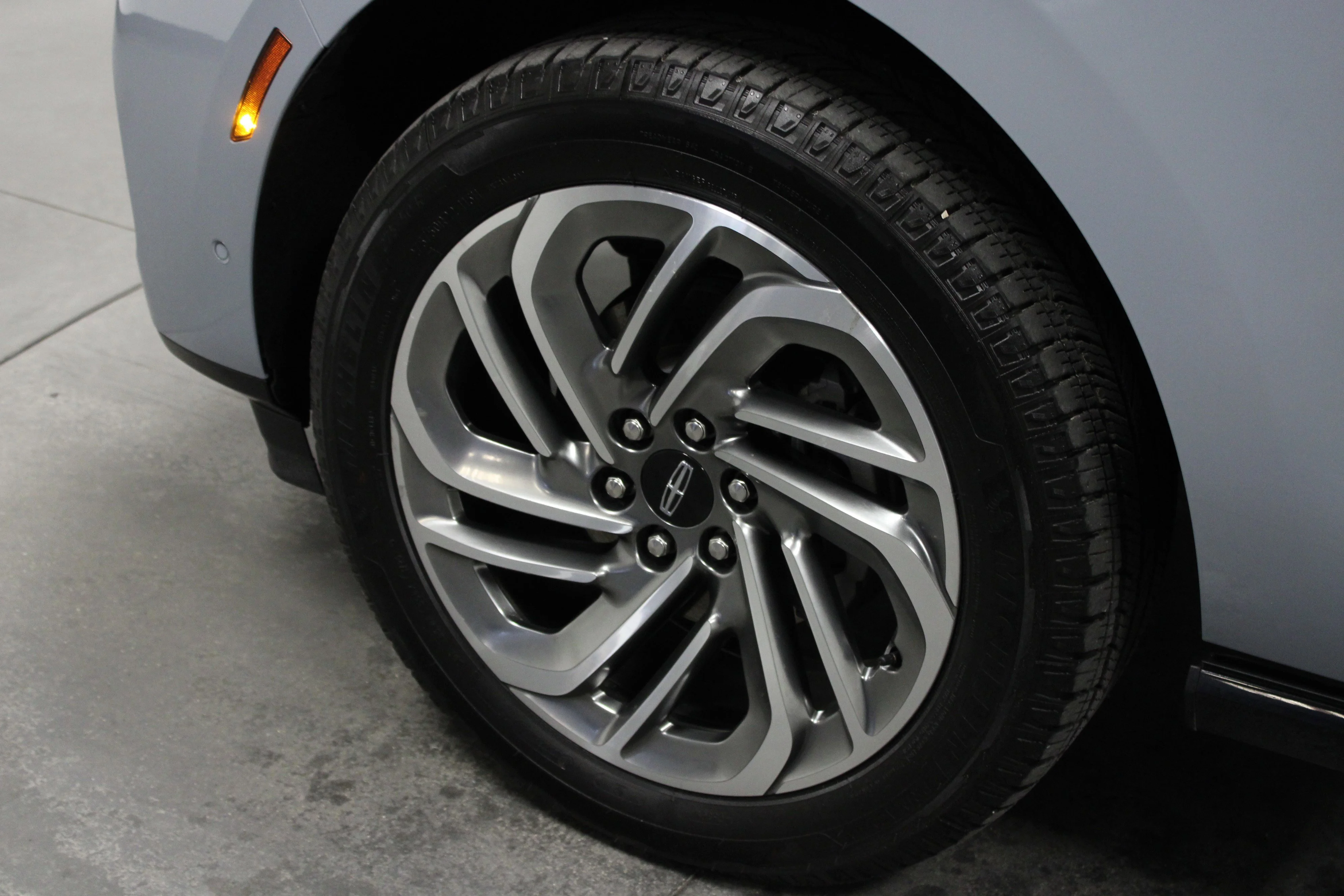 Used 2025 Gray Mist Metallic Tri-Coat Lincoln Reserve image 10