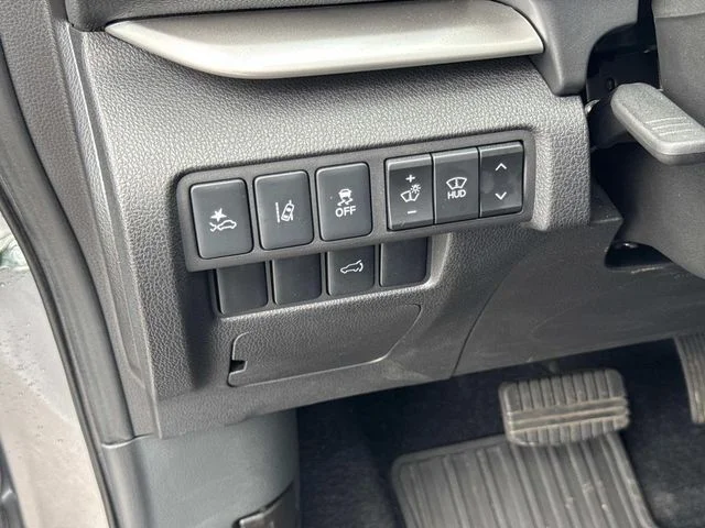 Used 2024 Silver Mitsubishi SEL image 32