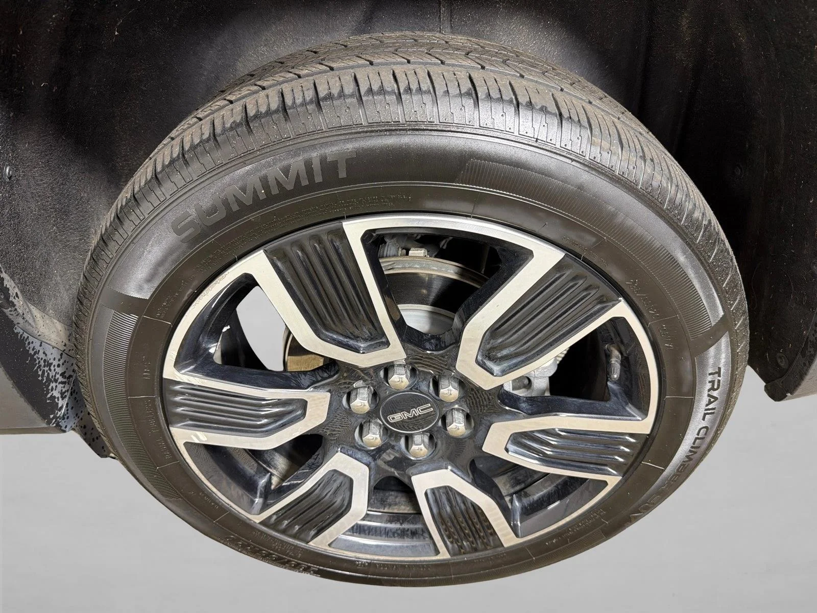 Used 2022 White GMC SLT image 22