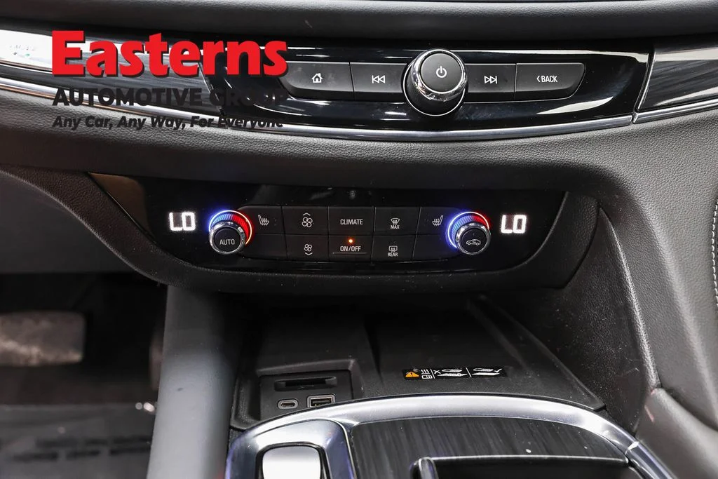 Used 2023 Black Buick Essence image 21