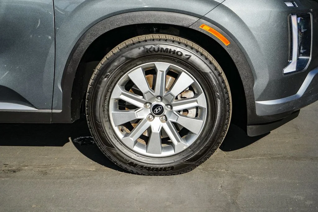Used 2025 Gray Hyundai SEL image 10