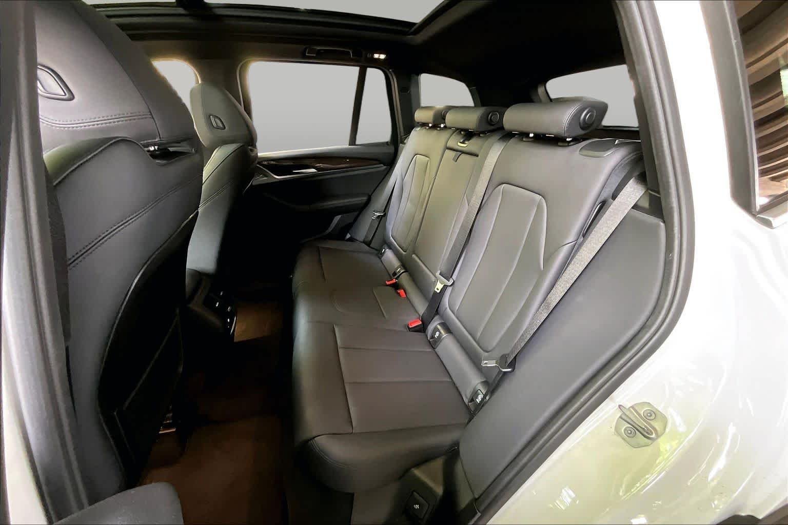 Used 2021 Alpine White BMW sDrive30i image 19