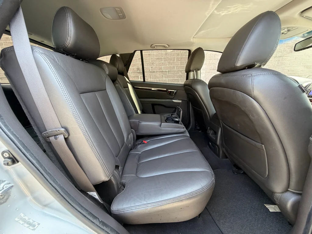 Used 2010 Radiant Silver Hyundai Limited image 18