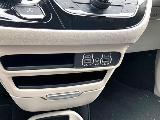 Used 2023 Silver Chrysler Touring L image 28