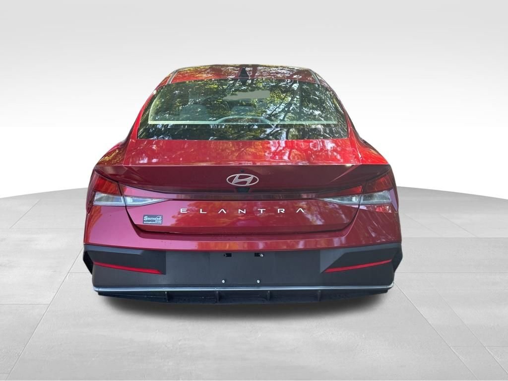 Used 2024 Red Hyundai SEL image 4
