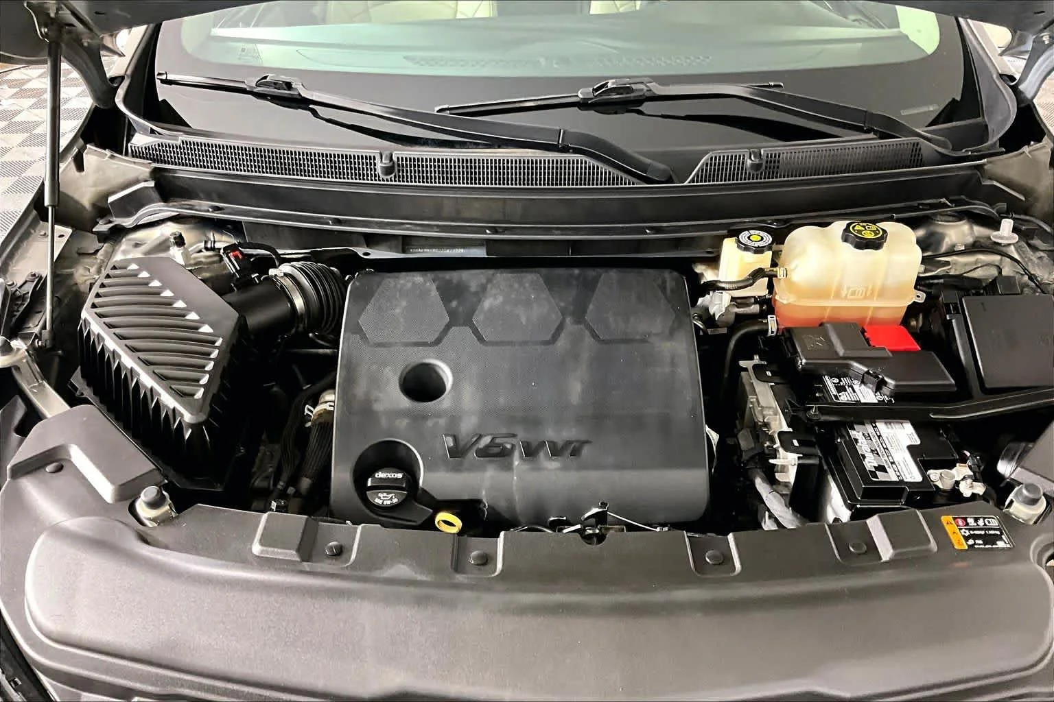 Used 2018 Pepperdust Metallic Buick Essence image 28