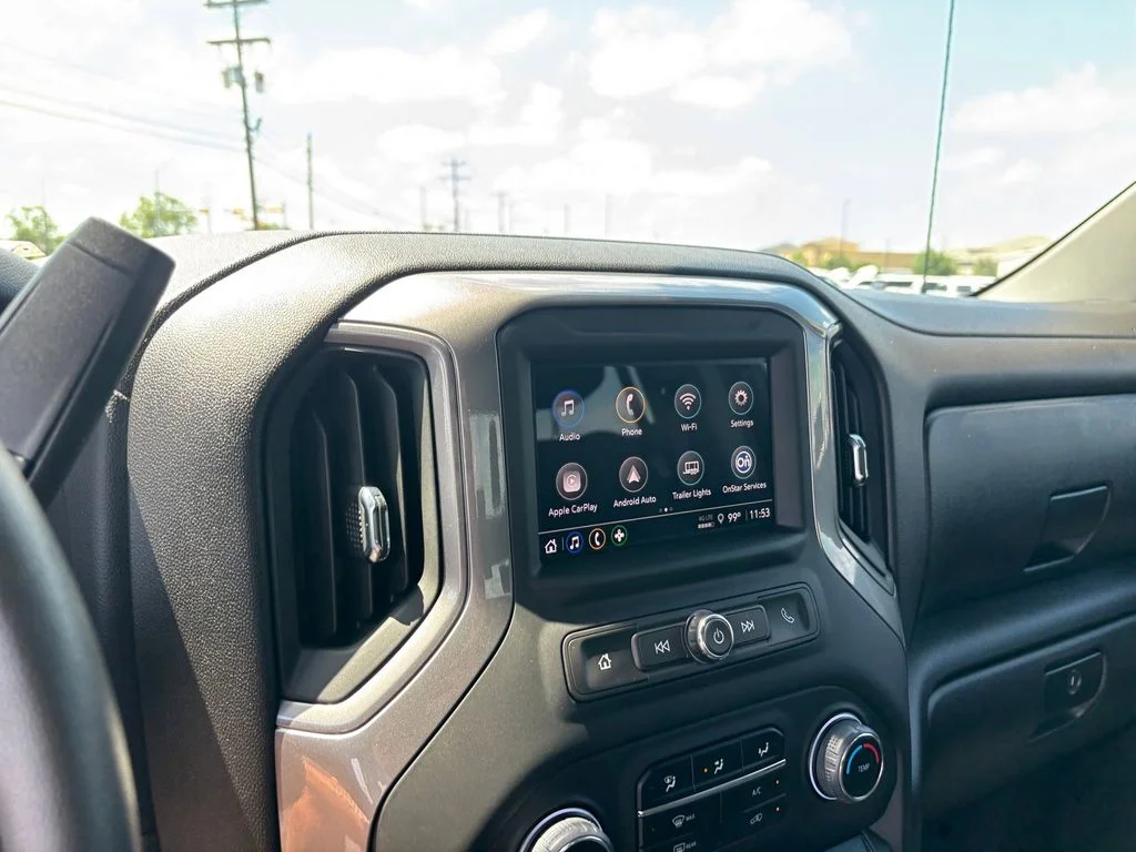 Used 2025 White Chevrolet Custom image 17