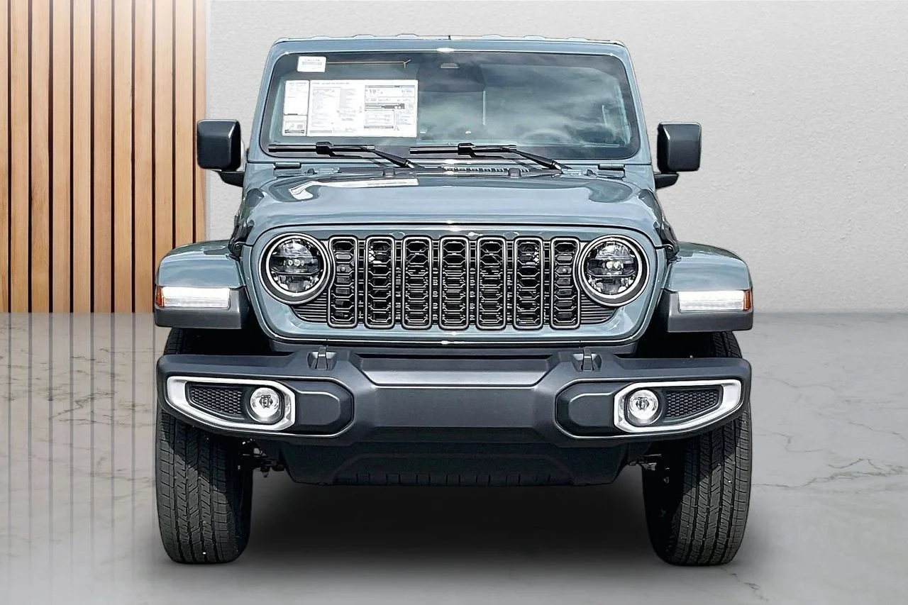 New 2026 Anvil Clear-Coat Exterior Paint Jeep Sahara image 3