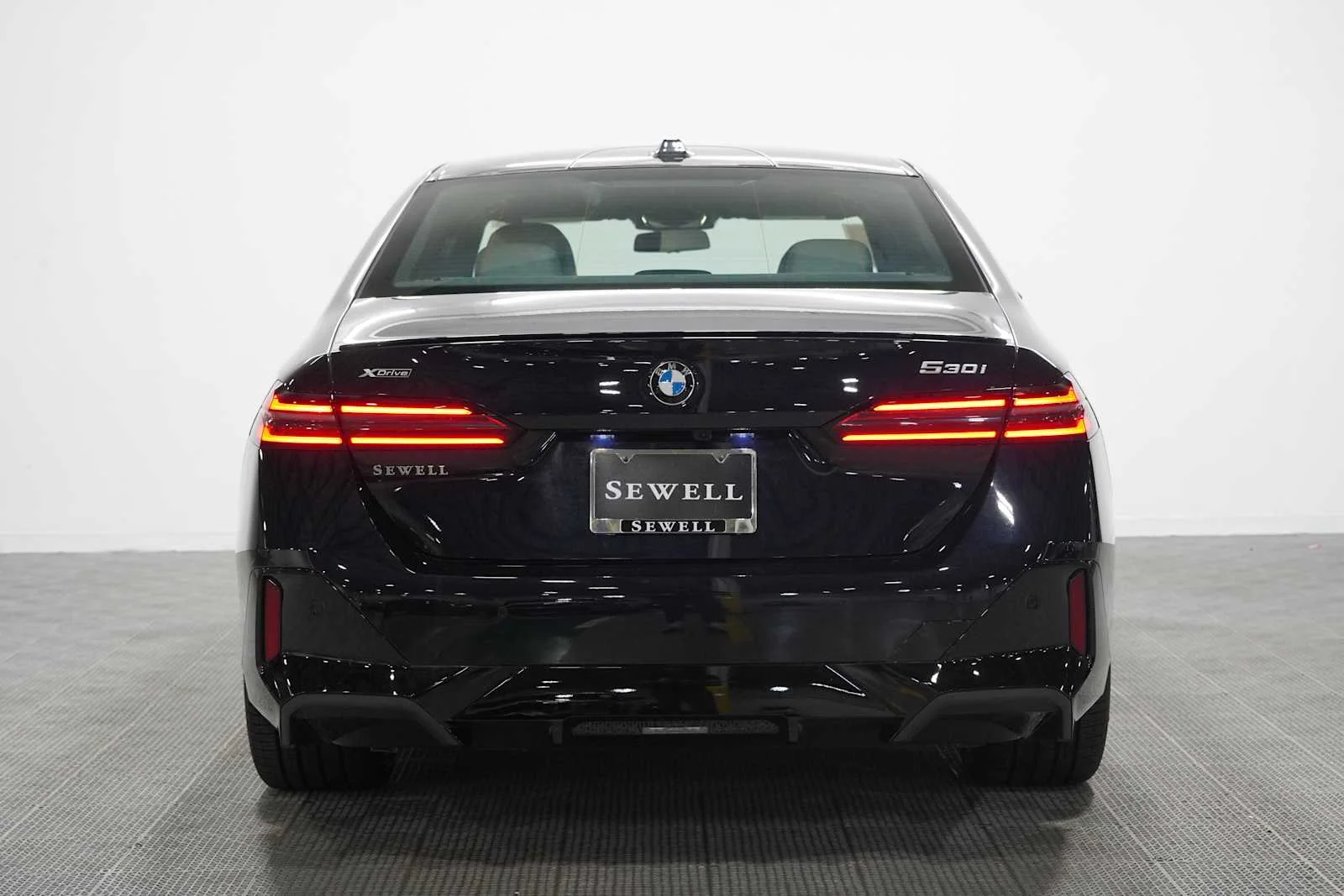 New 2027 Carbon Black Metallic BMW 530i xDrive image 5