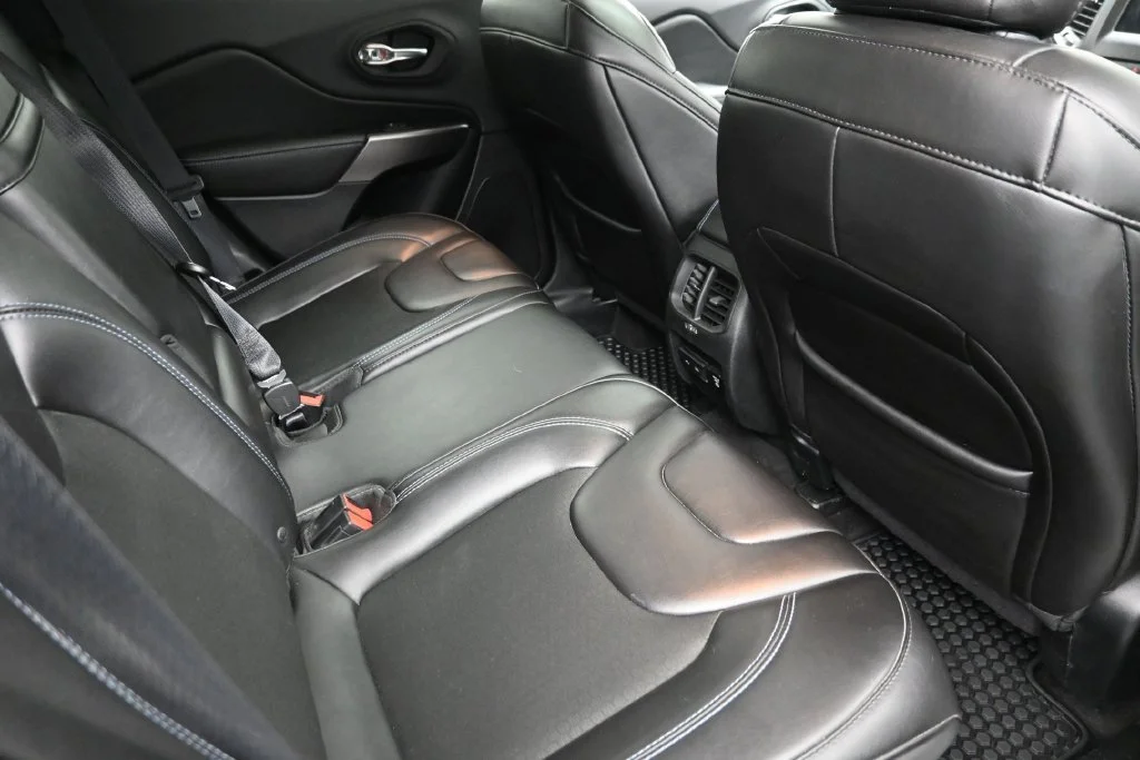 Used 2019 White Jeep Latitude Plus image 10