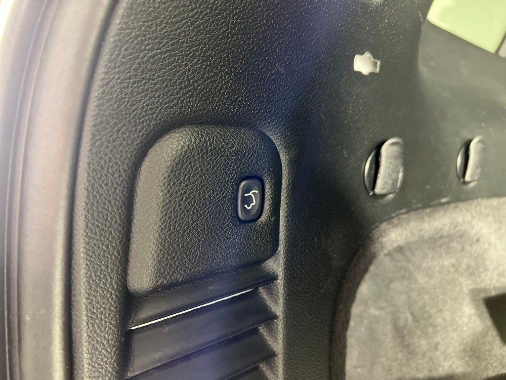 Used 2018 Bright White Clearcoat Jeep Limited image 28