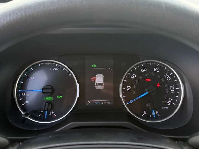 Used 2021  Toyota XLE image 16
