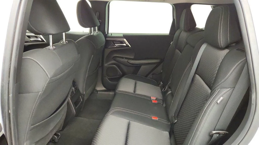 Used 2022 White Diamond Mitsubishi ES FWD image 19