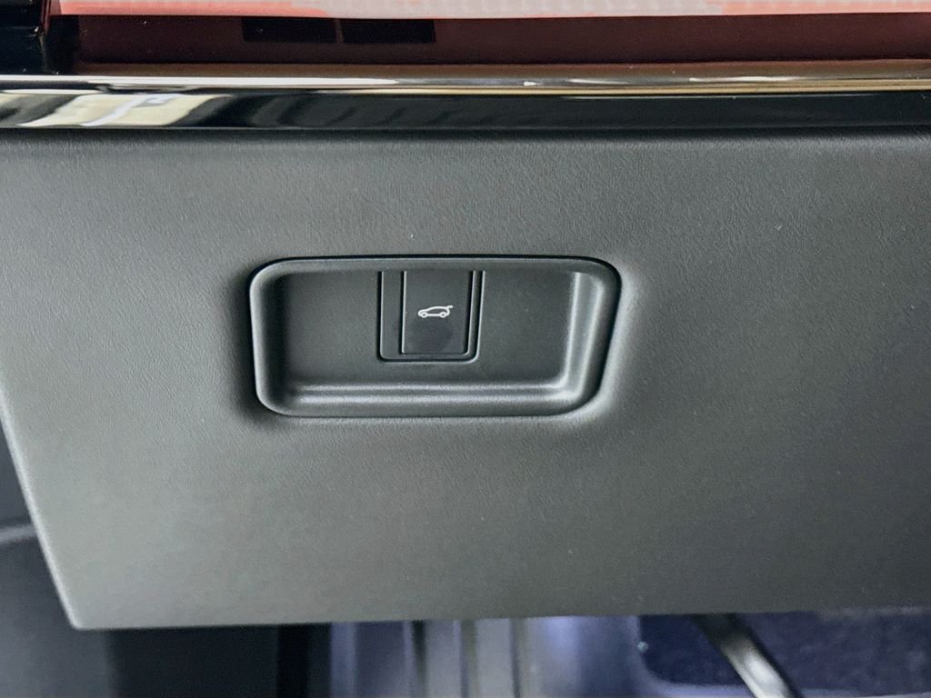 New 2026 Santorini Black Land Rover Dynamic SE image 11