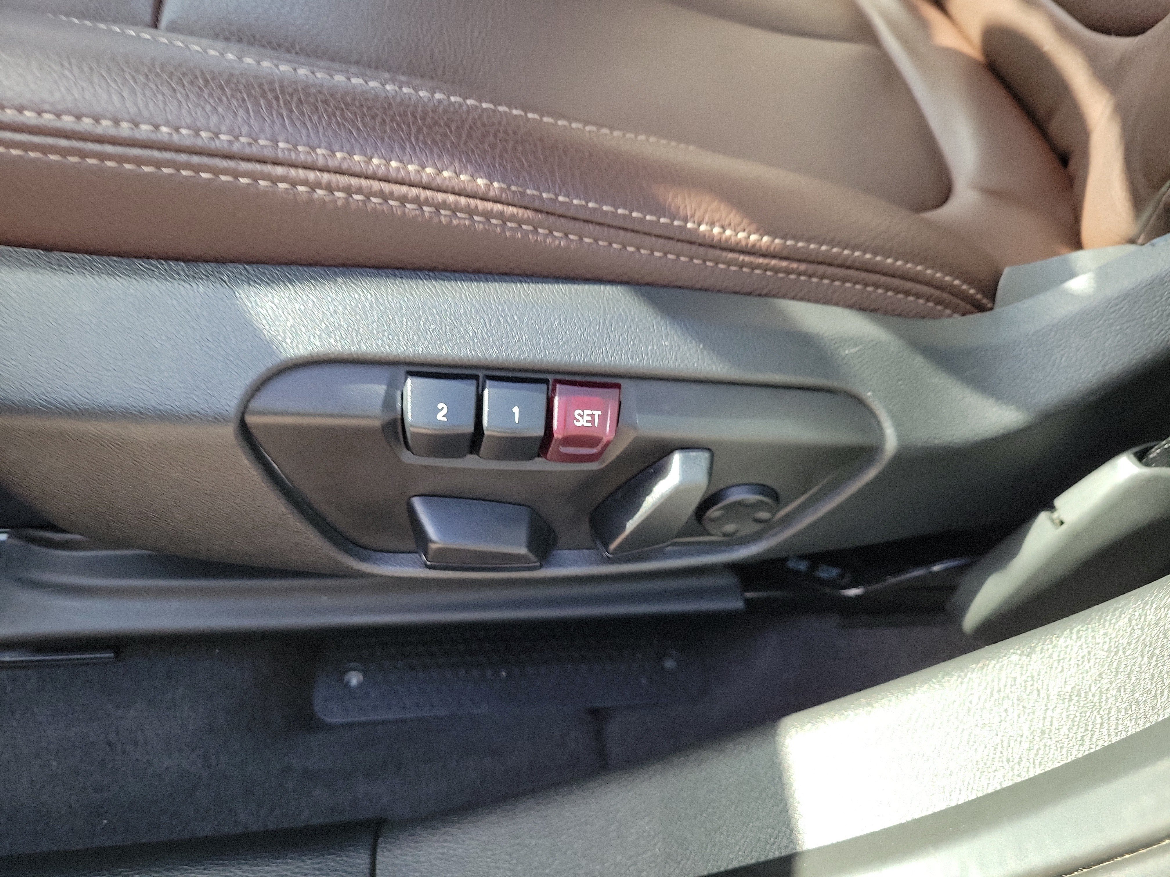 Used 2021 Mineral Gray Metallic BMW sDrive28i image 12