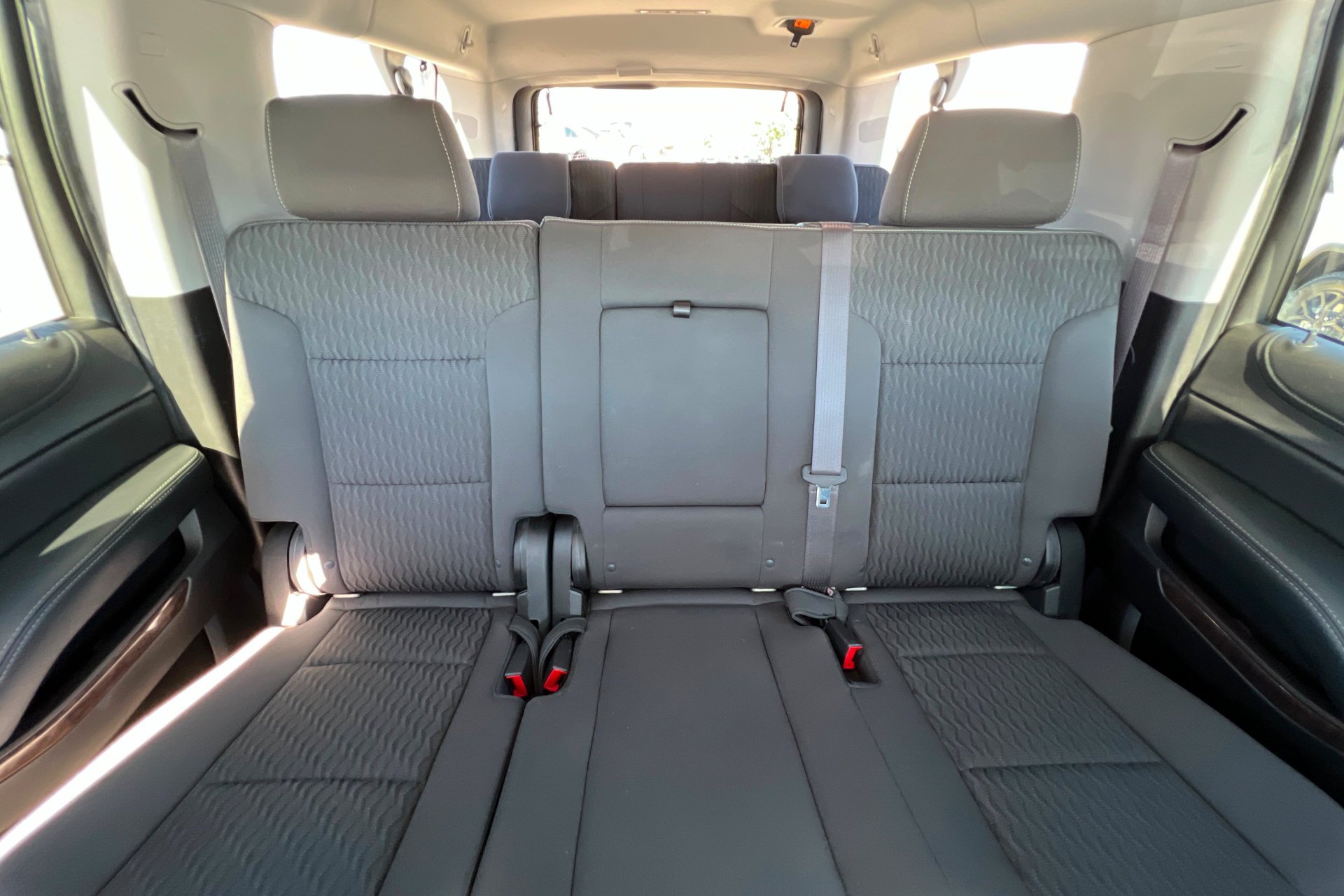 2017 Chevrolet Suburban LS - Photo 27