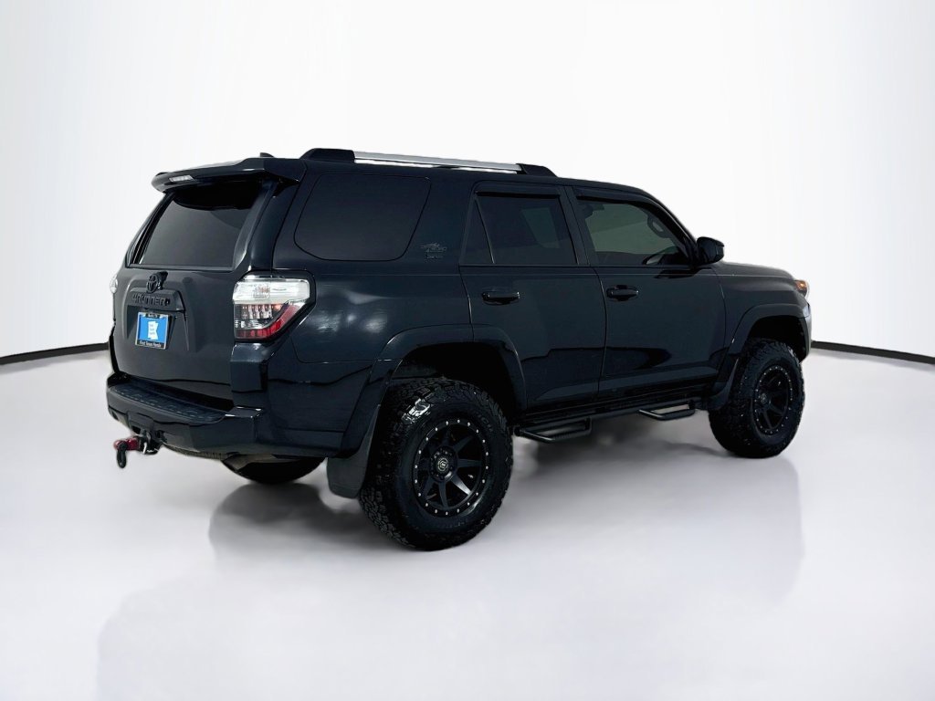 Used 2018 Midnight Black Metallic Toyota SR5 image 7
