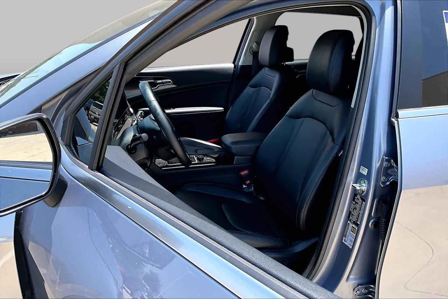 Used 2025 Everlasting Silver Kia EX image 8