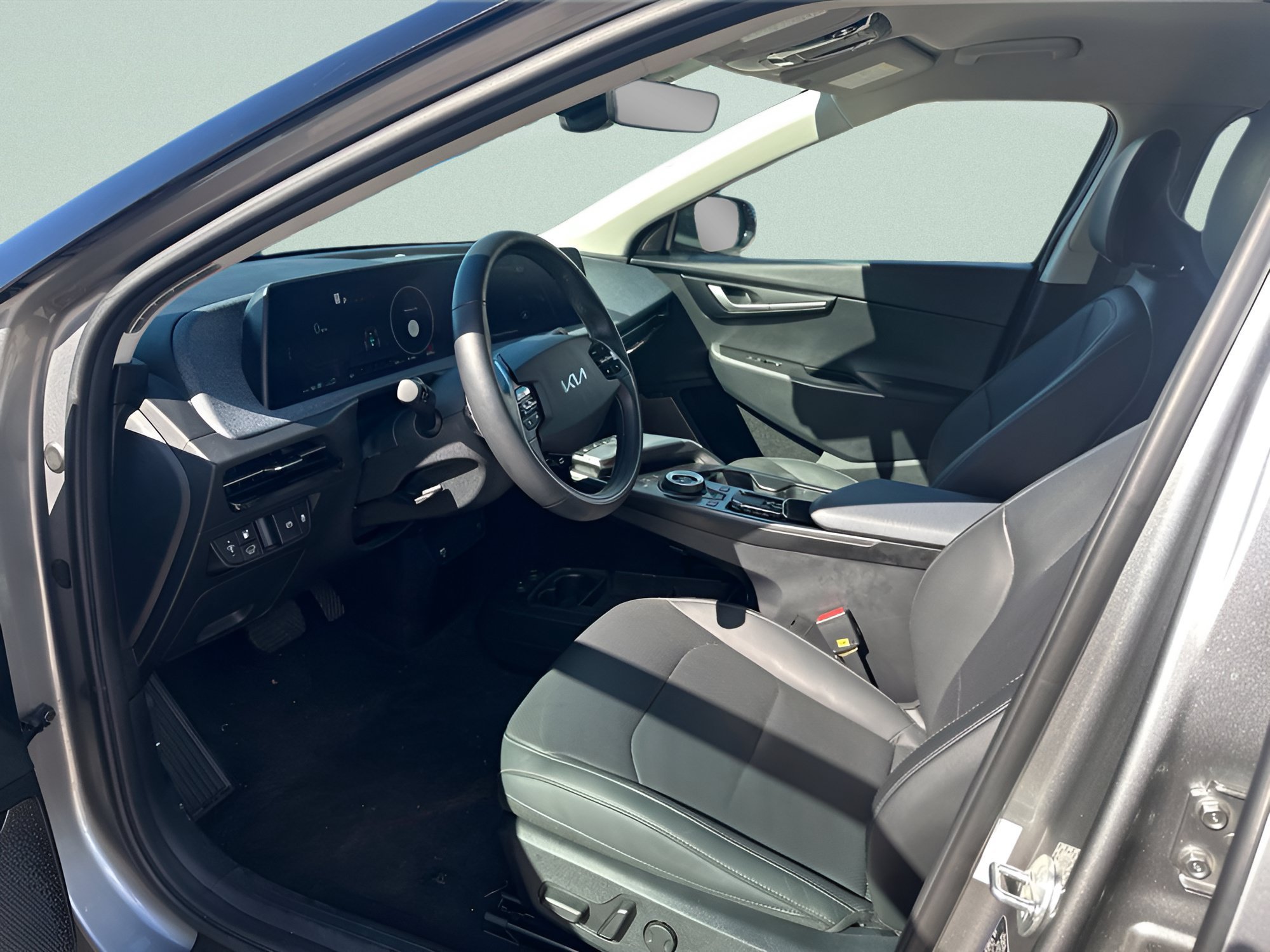 Used 2023 Steel Gray Kia Wind image 23