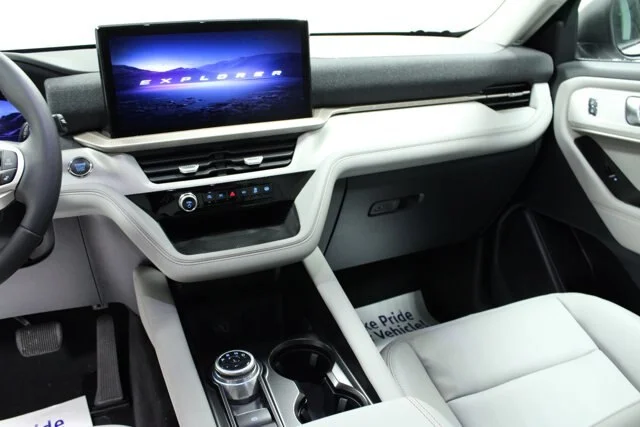 New 2026 Space White Metallic Ford Active image 44