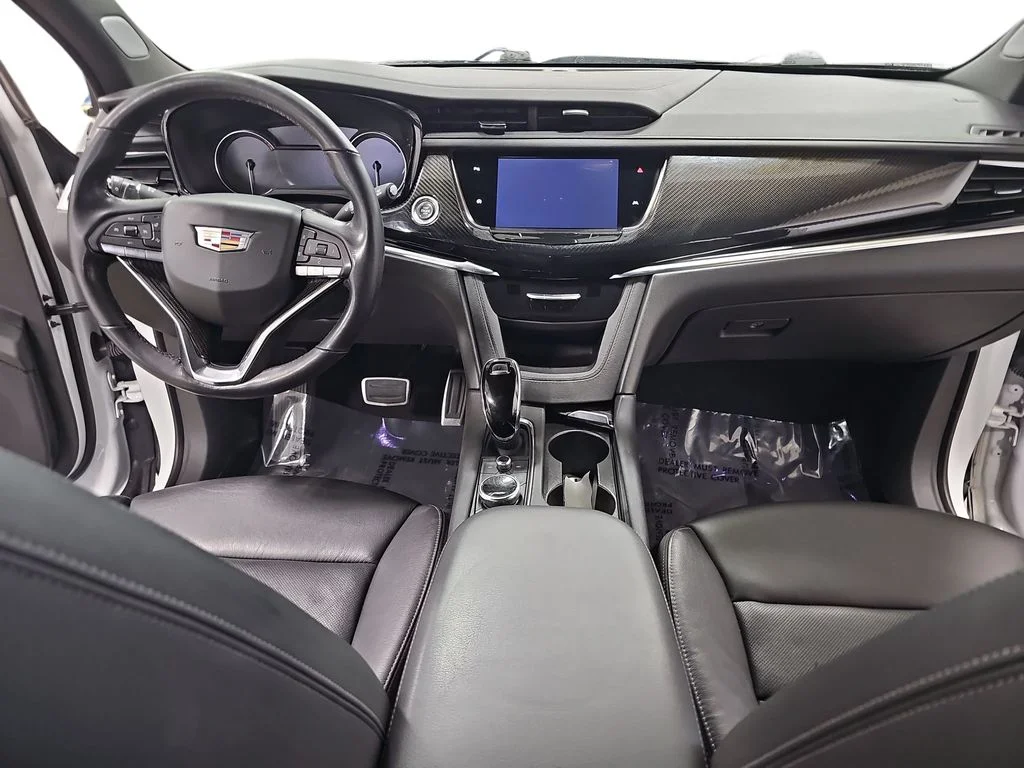 Used 2020 White Cadillac Sport image 9
