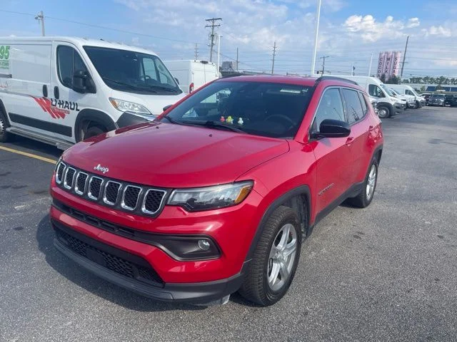 Used 2023 Red Jeep Latitude image 3