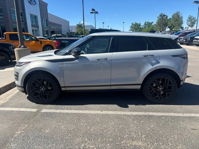 Used 2021  Land Rover R-Dynamic SE image 2