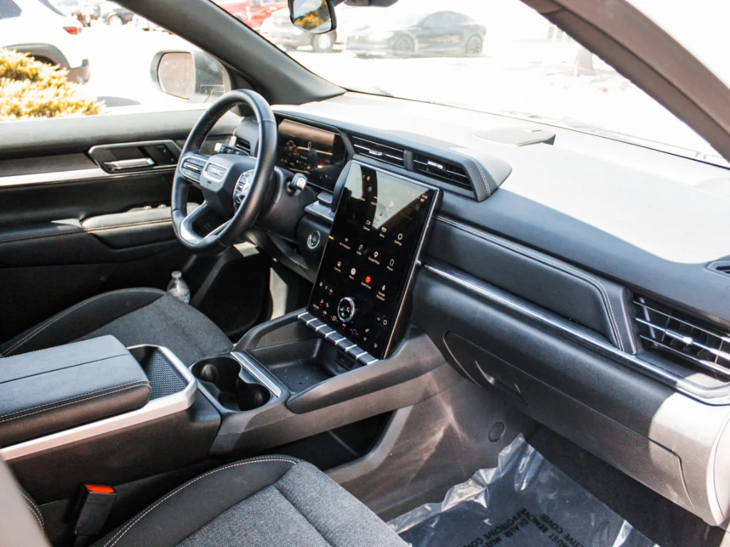 Used 2025  GMC AWD Elevation image 25