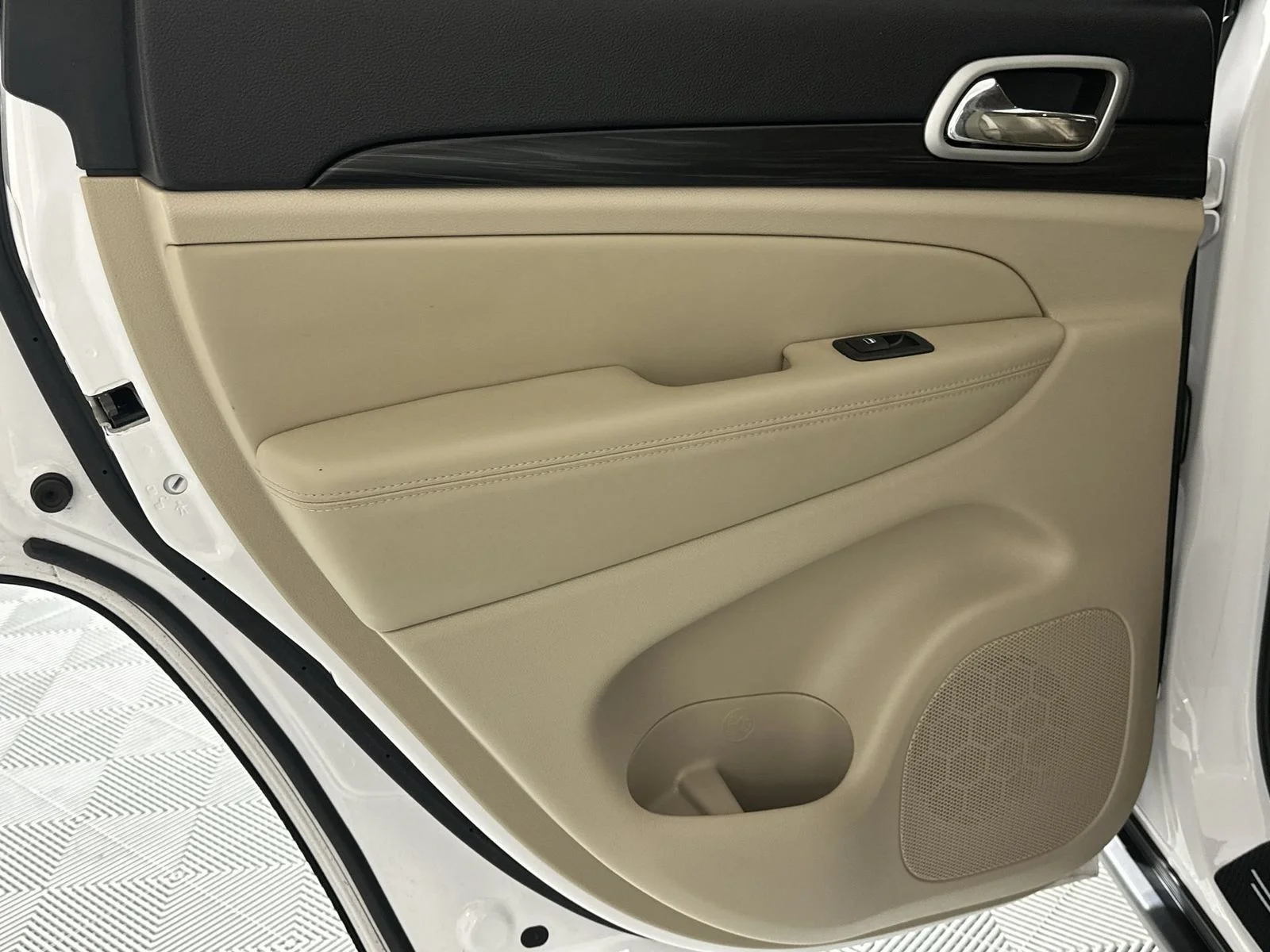 Used 2021 White Jeep Laredo E image 30