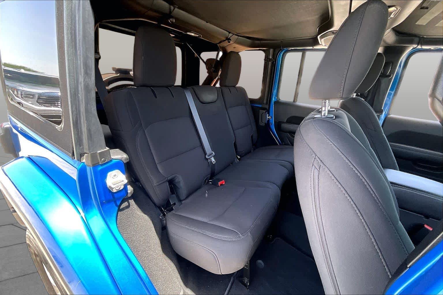 Used 2022 Hydro Blue Pearlcoat Jeep Unlimited Sahara image 19