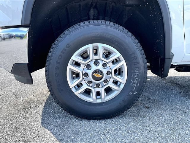 New 2026 Summit White Chevrolet WT image 7