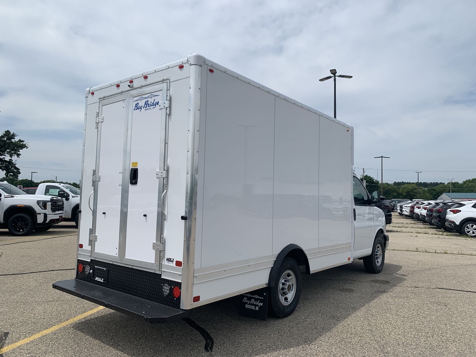 New 2025 Summit White GMC 1WT image 48