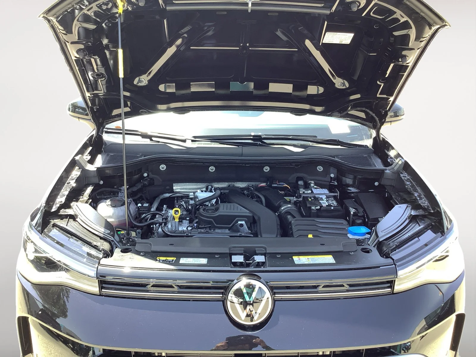 New 2026 DEEP BLACK Volkswagen SE image 11