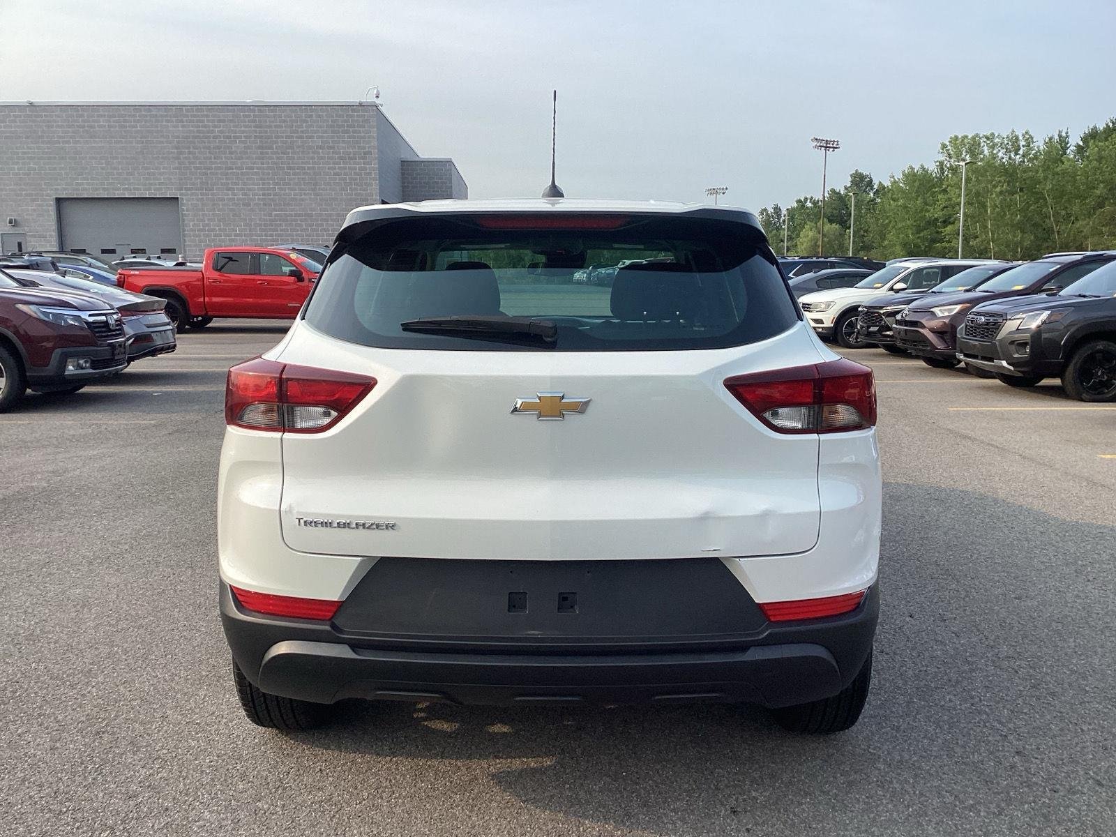 Used 2022 Summit White Chevrolet LS image 8
