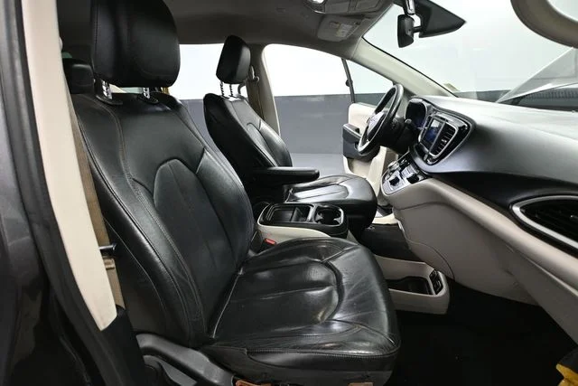 Used 2020 Gray Chrysler Touring L image 35