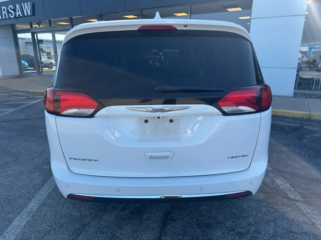 Used 2020 Bright White Clearcoat Chrysler Limited image 6