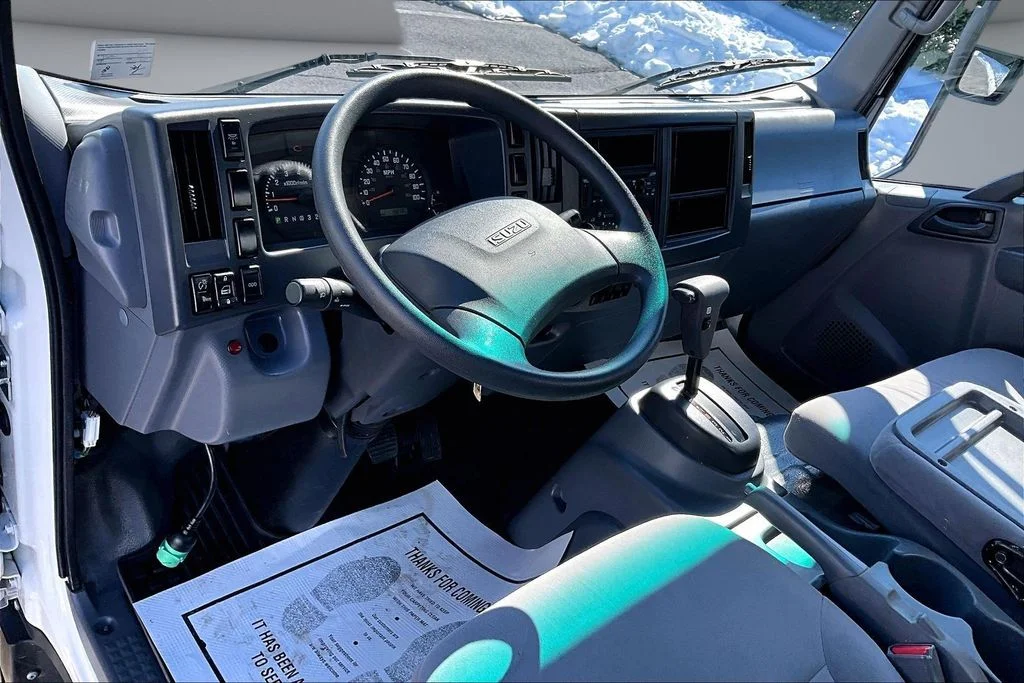 2022 Isuzu NRR - Photo 11