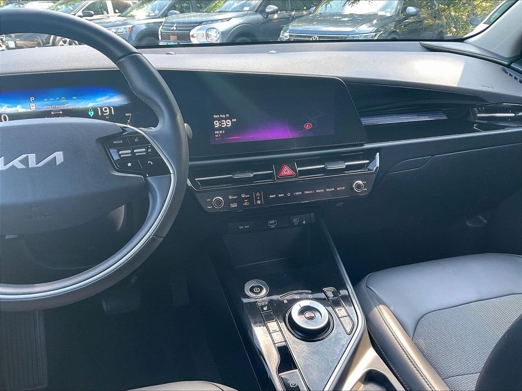 Used 2023 Gray Kia Wind image 18