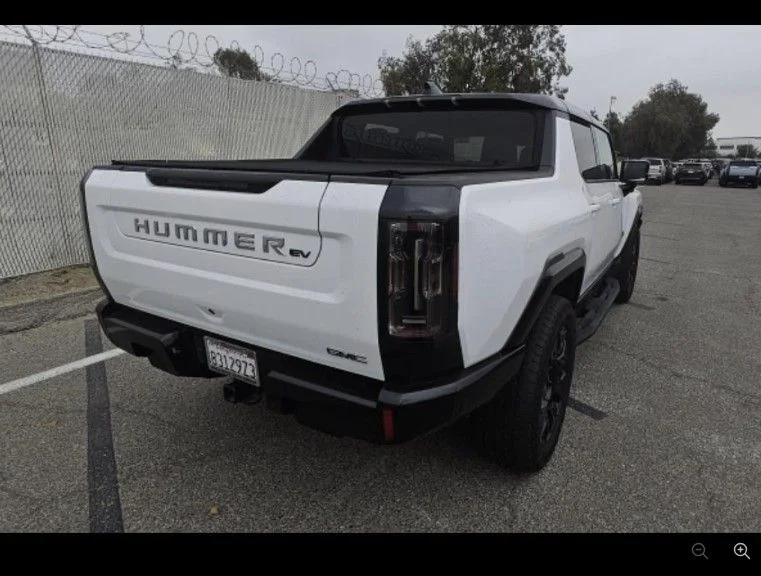 Used 2024 White GMC 2X image 6