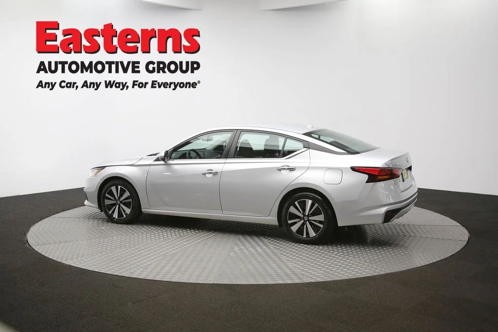 Used 2022 Silver Nissan 2.5 SV image 57