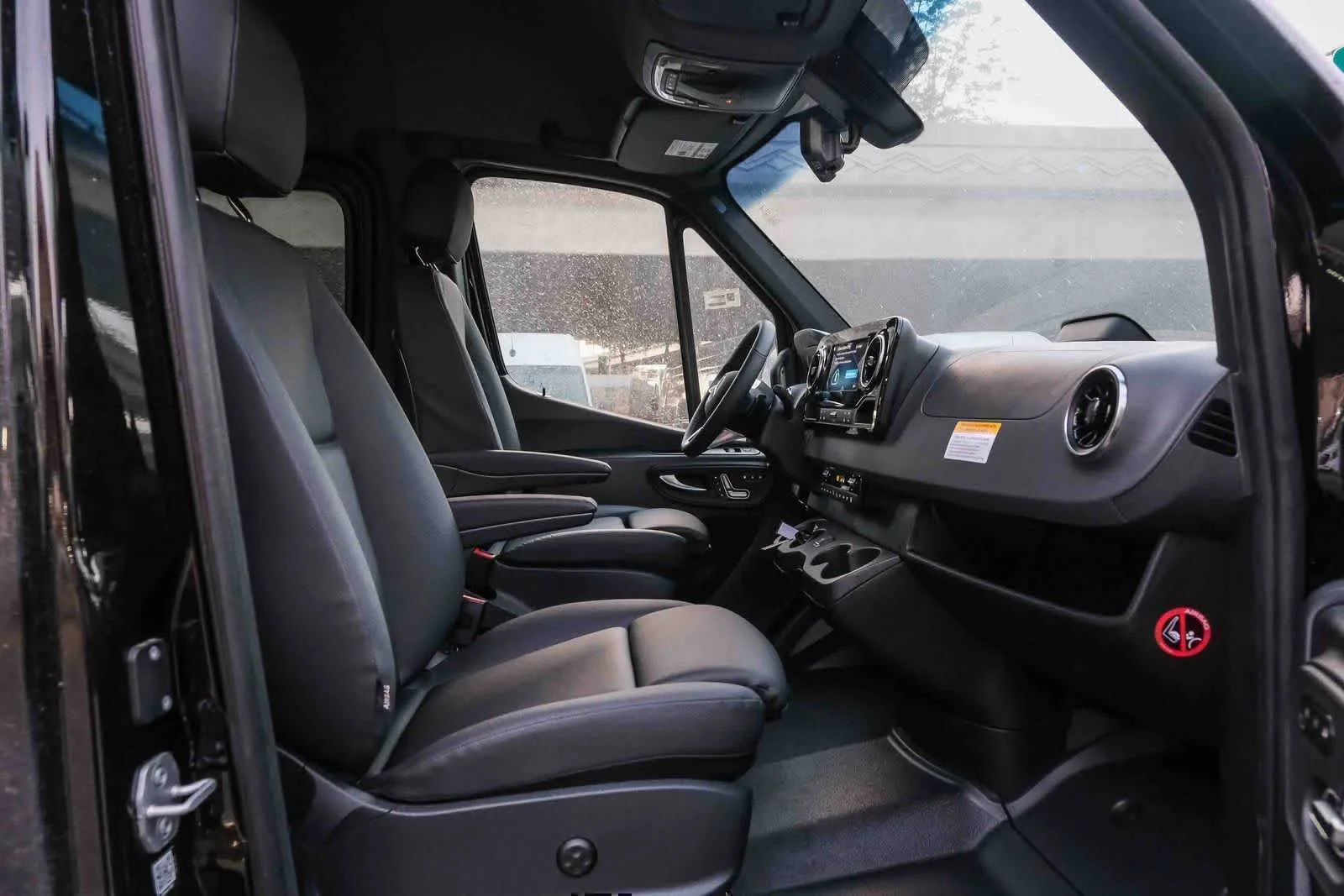 New 2026 Obsidian Black Metallic Mercedes-Benz Passenger 144WB High Roof AWD 2.0L I4 Diesel Turbo image 25