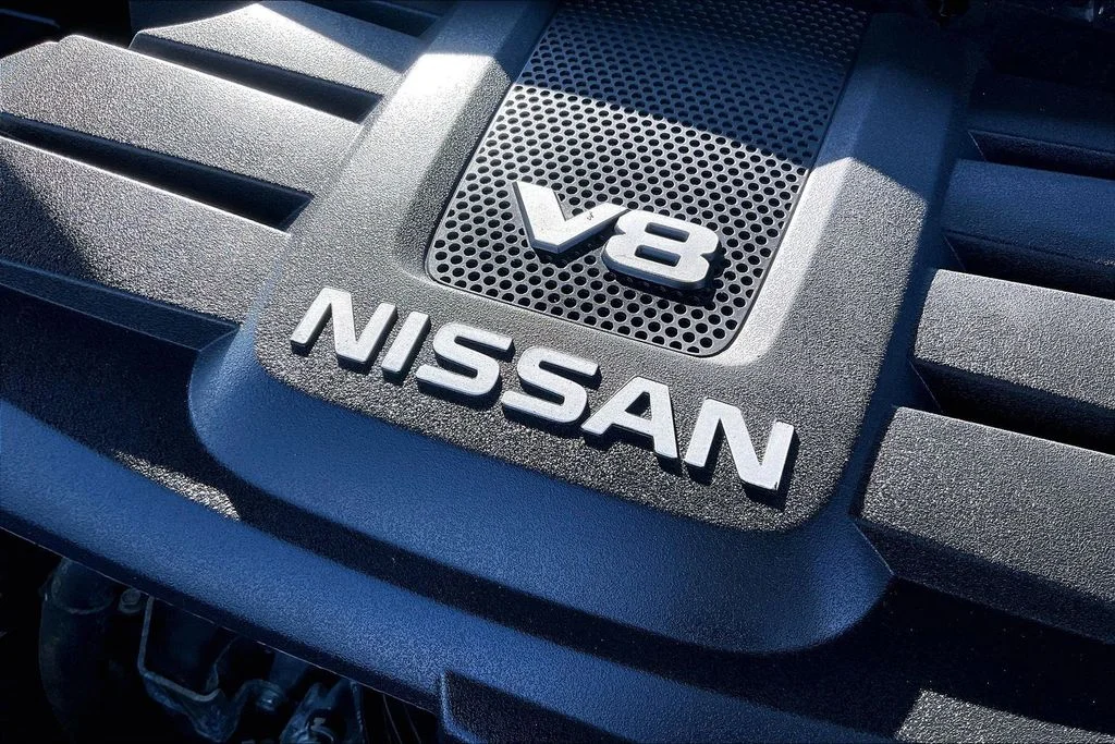 Used 2019 White Nissan S image 32