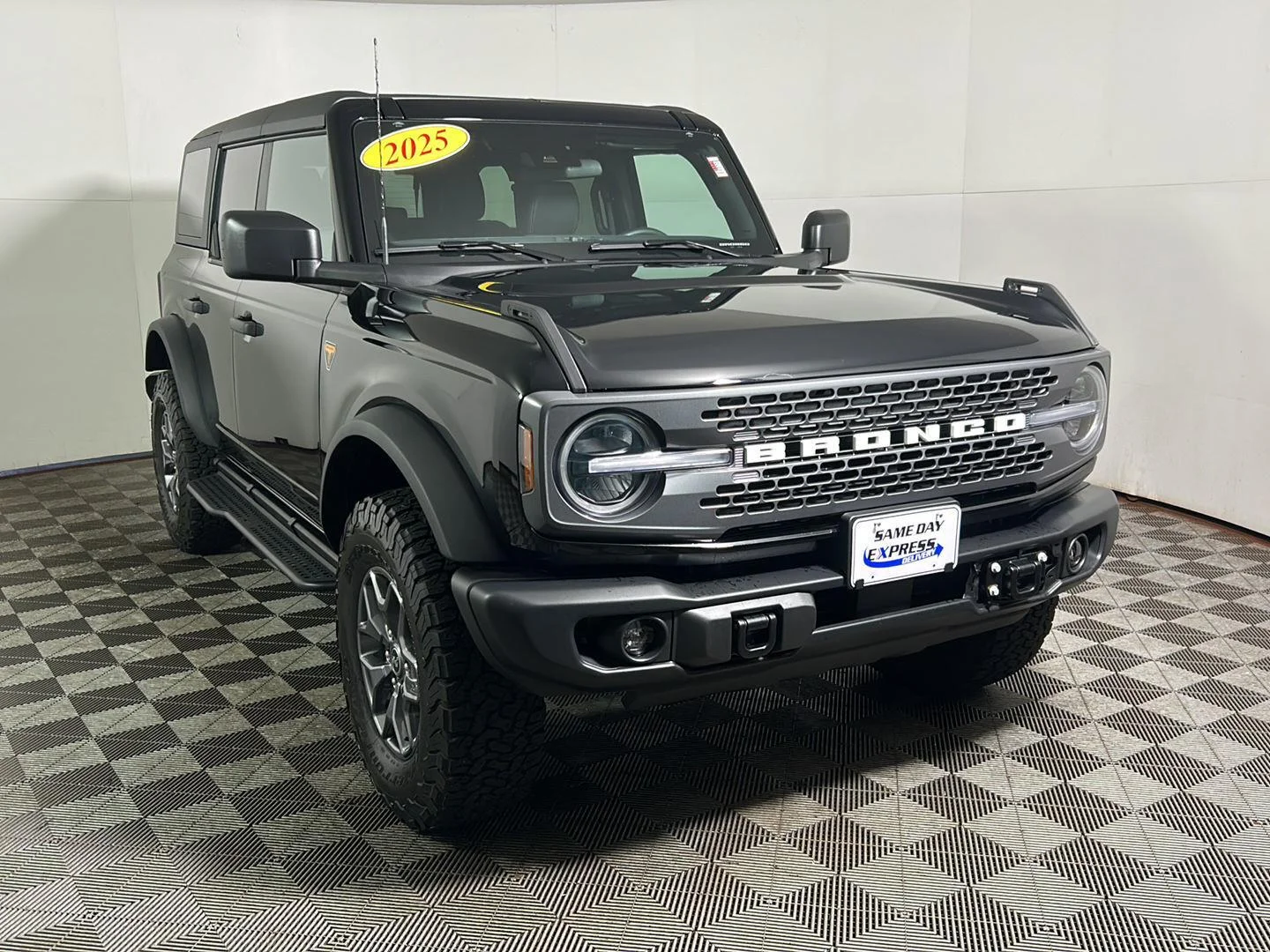 Used 2025 Shadow Black Ford Badlands image 4