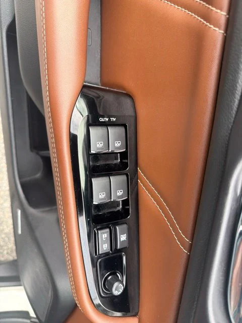 Used 2019 White Subaru 2.5i image 10