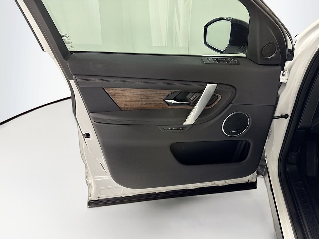 Certified Used 2025 Fuji White Land Rover S image 25