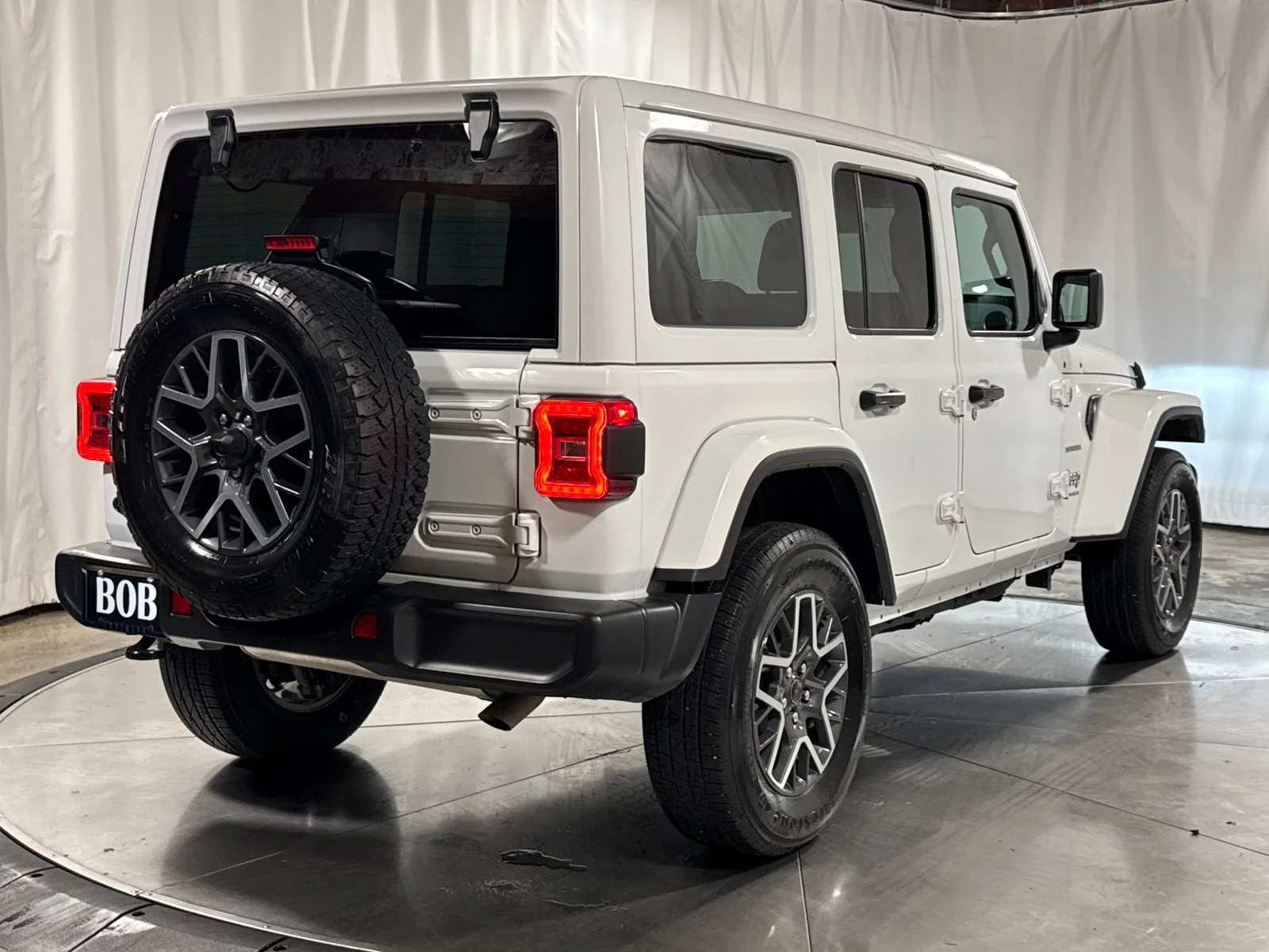 Used 2024 White Jeep Sahara image 10