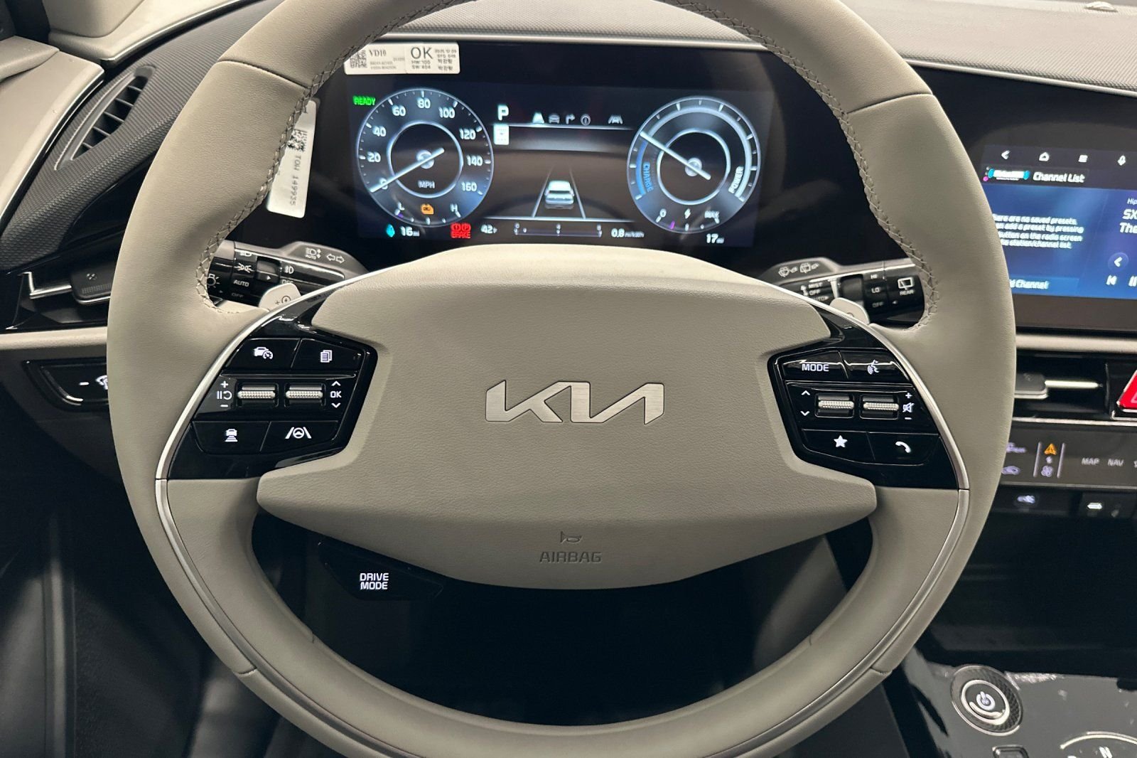 New 2026 Snow White Pearl Kia WAVE image 20