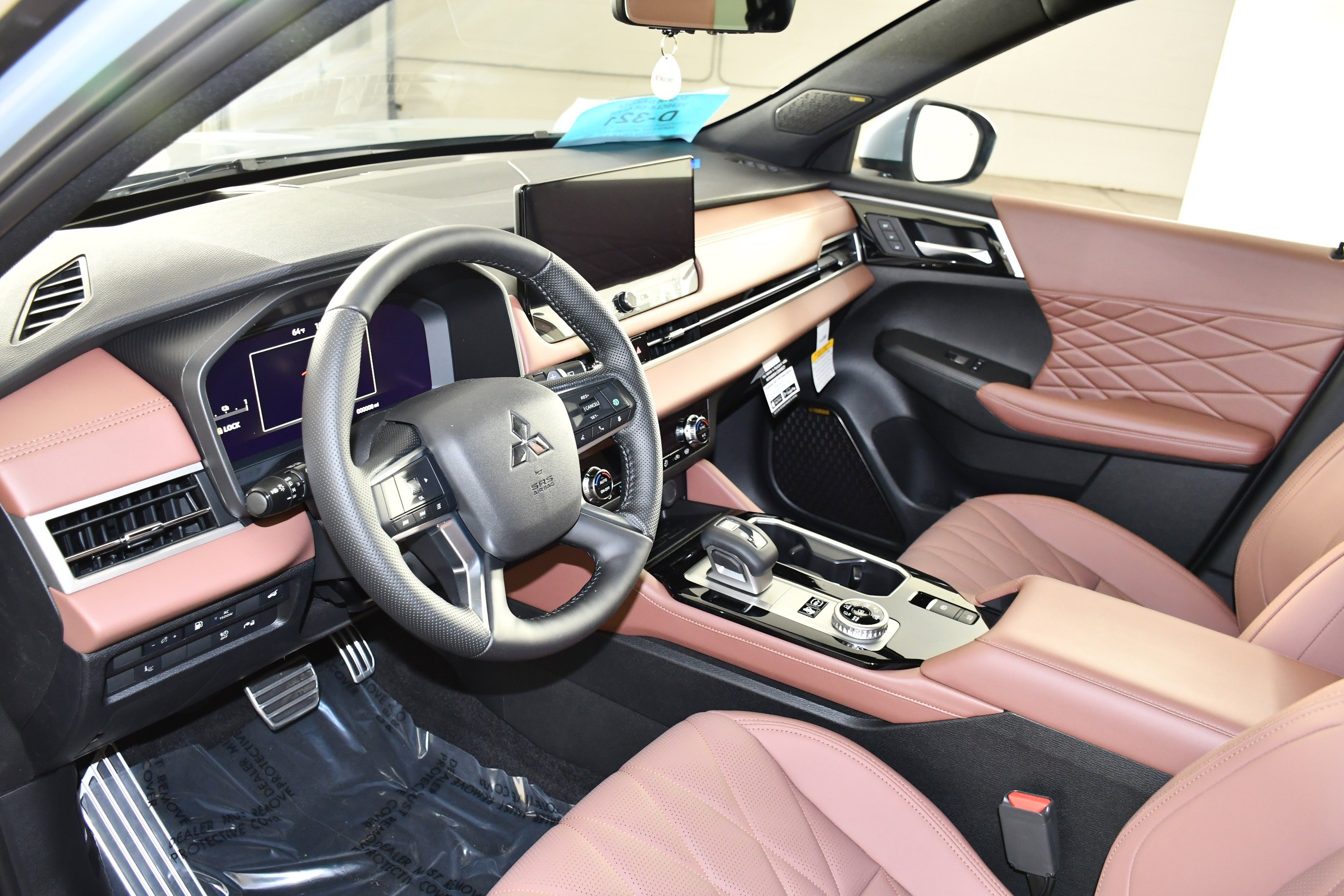 New 2026 Moonstone Mitsubishi SEL image 2