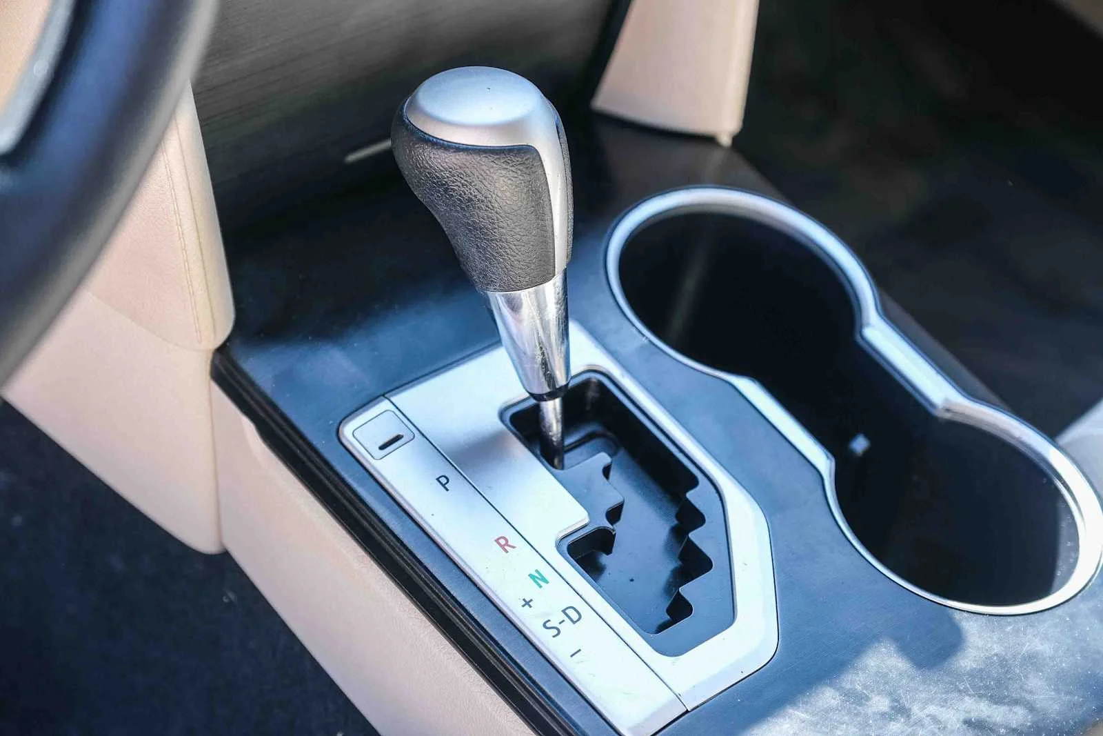 Used 2013 Clearwater Blue Metallic Toyota LE image 20