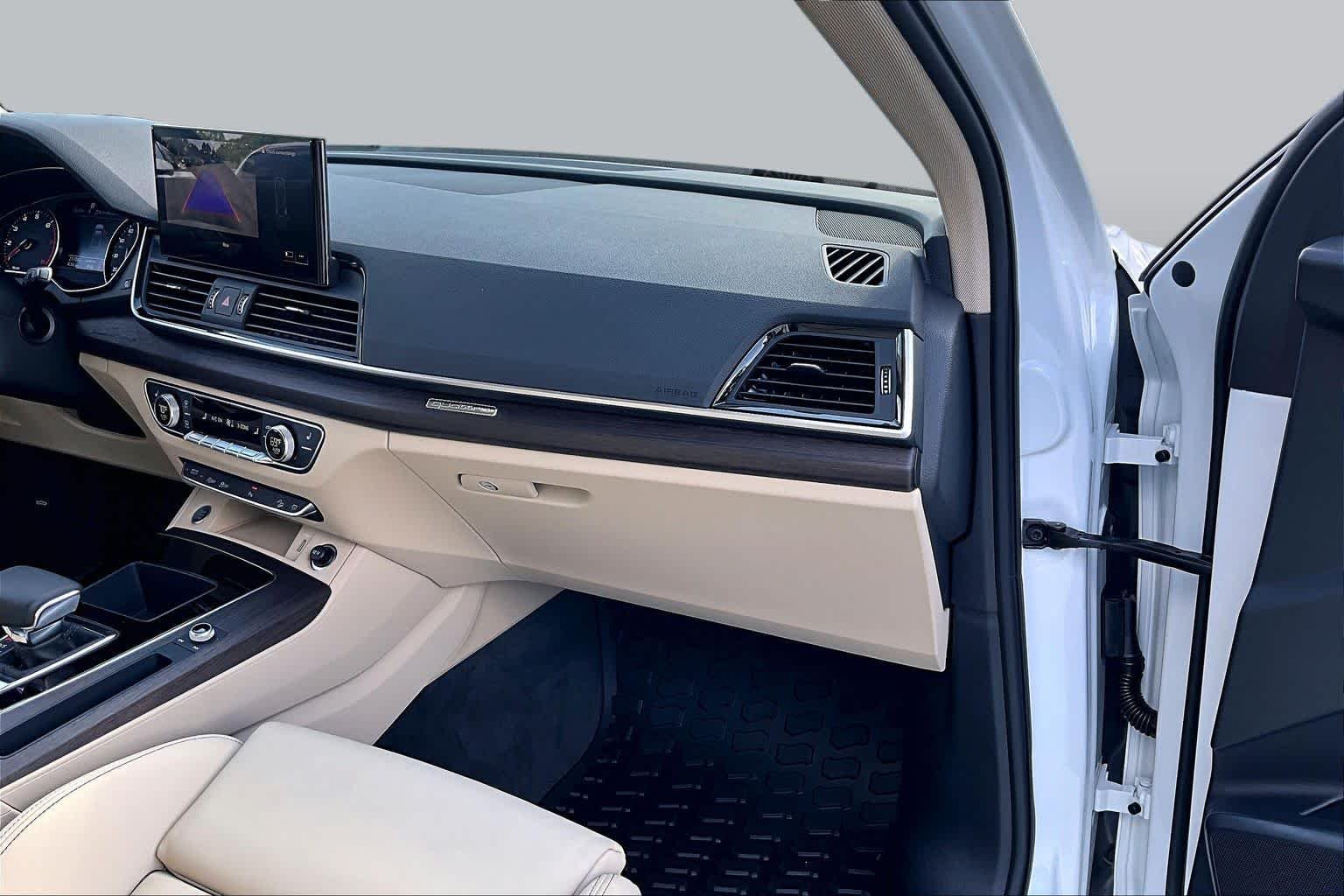Used 2024 Glacier White Metallic Audi S line Premium image 18